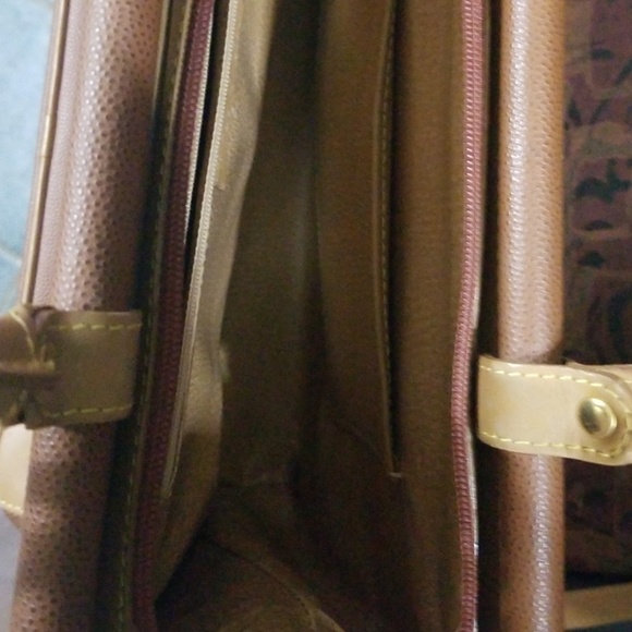 Lovely teo tone purse - Picture 3 of 4